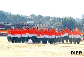 The Governor of Arunachal Pradesh Shri JP Rajkhowa presenting the Best March Contingent award during 67th Republic day celebration at Indira Gandhi Park, Itanagar on 26th January 2016.